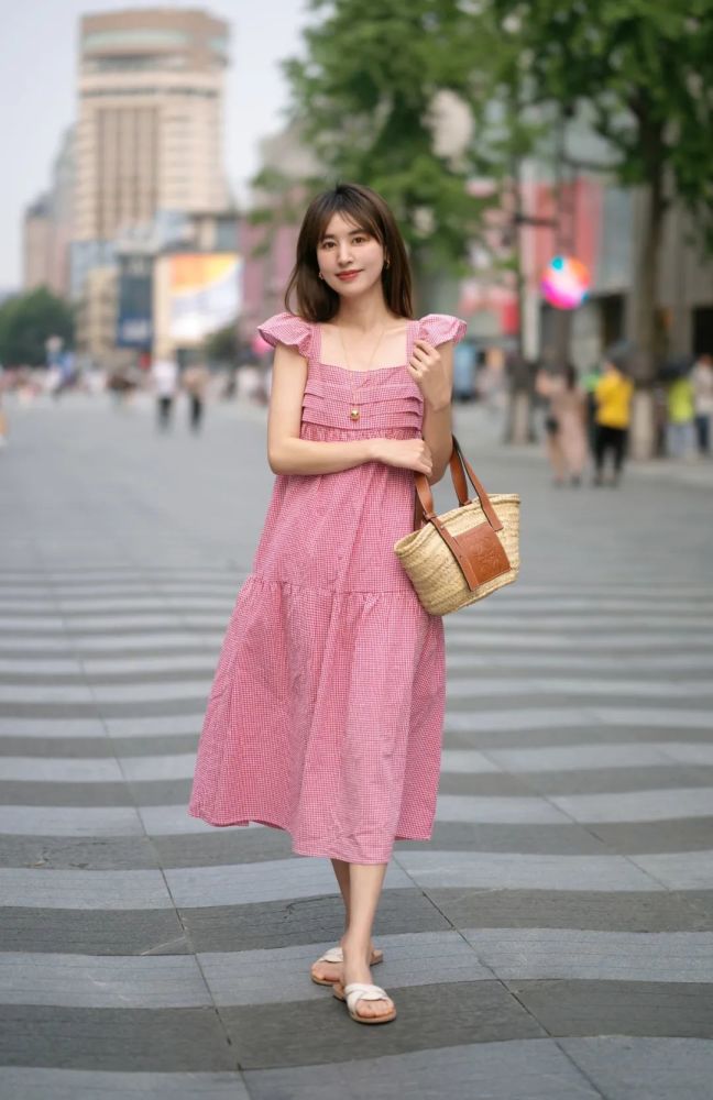 滚叔街拍要说少女心没有谁比粉色更有发言权了