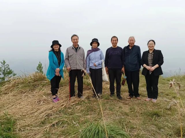 今年孟夏,梁瑜霞女士陪同中国王维研究会张进,高萍两位副会长,和蓝田