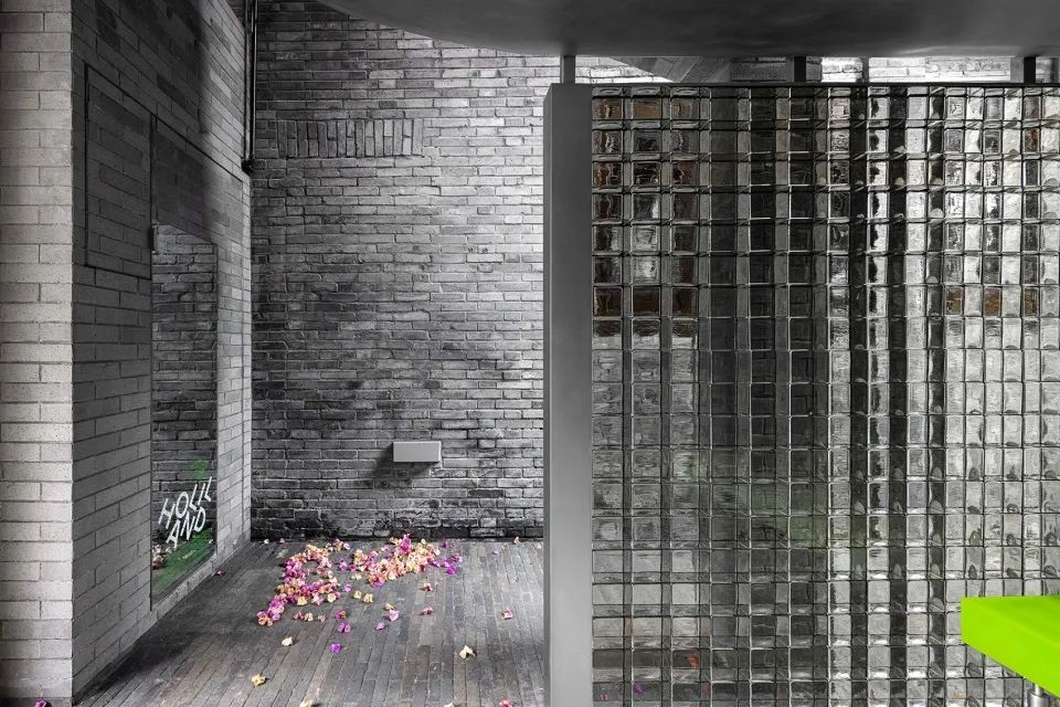 水晶砖成就百变的建筑材料