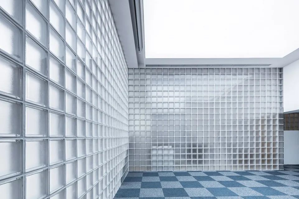 水晶砖成就百变的建筑材料
