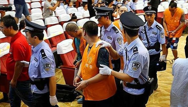 他是太原的黑帮教父18岁时就用斧头将人残忍杀害37岁结束一生