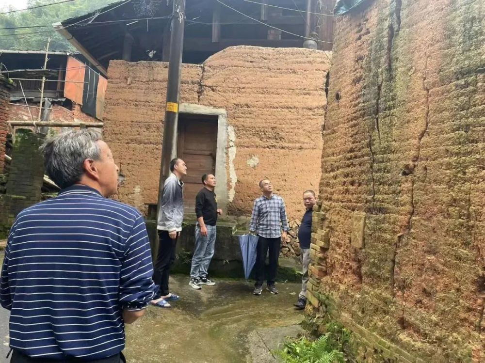 小松镇龙村乡芝山街道通济街道建安街道瓯宁街道暴风雨中默默守护建瓯