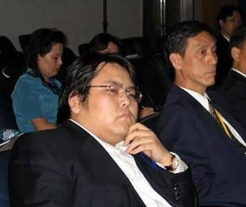 中国最惨败家子为救父业败光百亿家产如今靠着地球仪再赚千亿