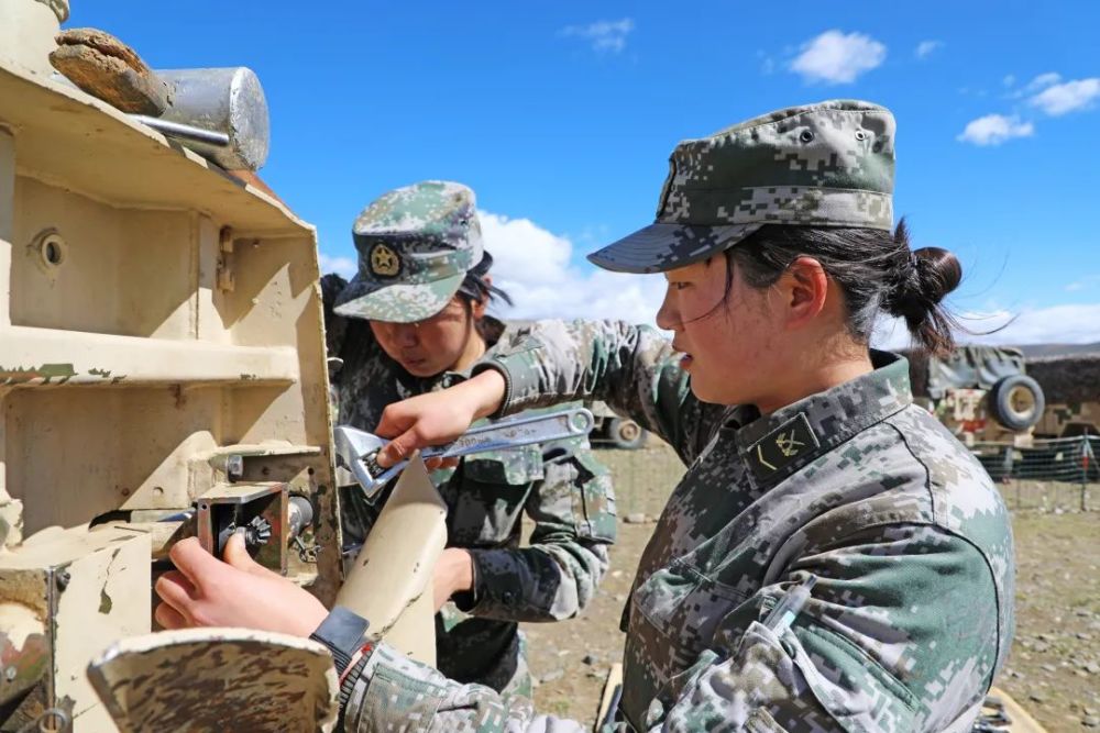 高原女兵苏晓月精通狙击的女炮长