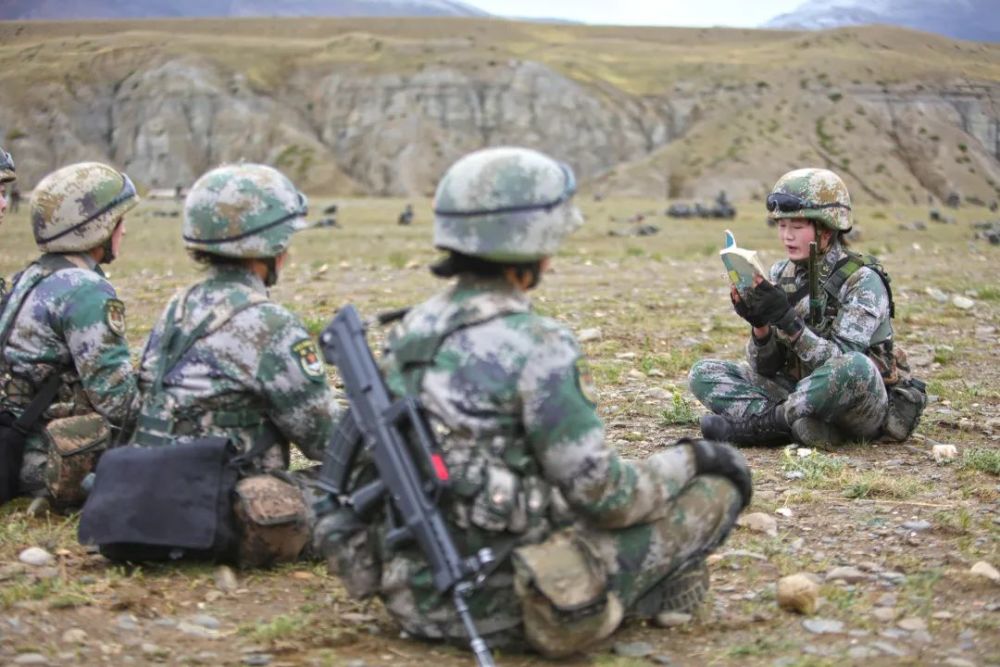 高原女兵苏晓月精通狙击的女炮长