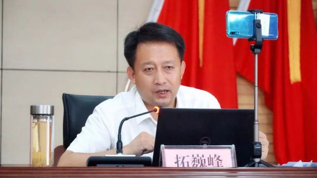 报告会上,拓巍峰结合自己参加省第十四次党代会的切身体会和对党代会