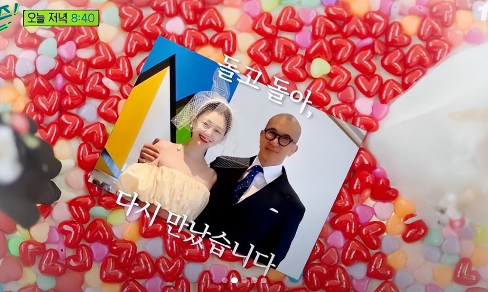 6月22日,传出大s和具俊晔的婚纱照片,夫妻一起合体的结婚照片公开.