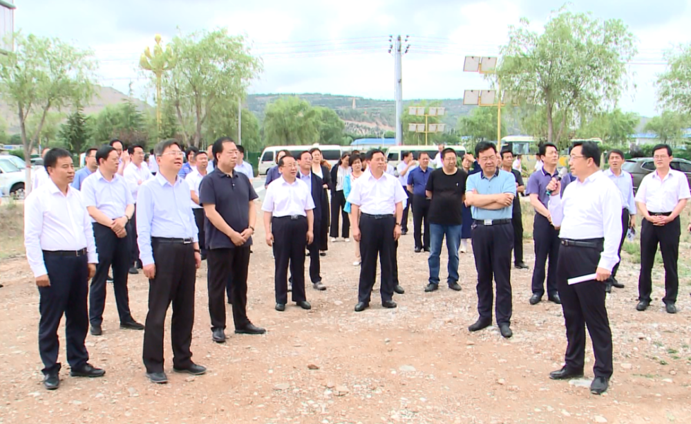 县委书记祁雪峰,县政协主席刘树武,副县长陈定川,县政协副主席李双梅