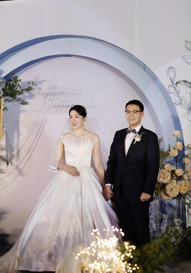 恭喜中国女排名将大婚张常宁现身祝贺惠若琪留言祝福