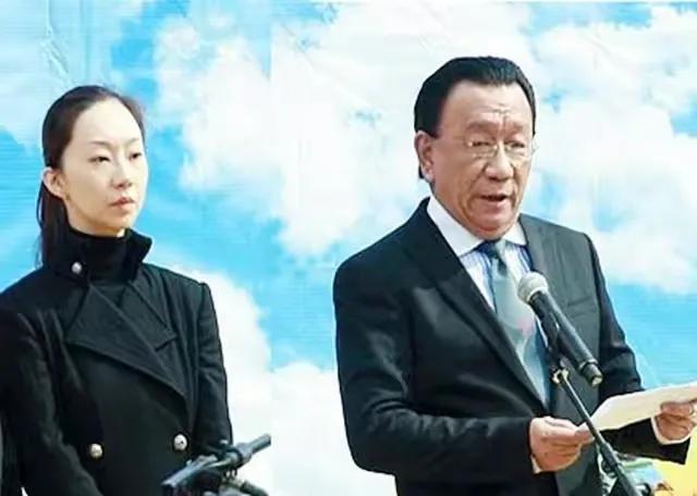 侯瓒:20年不曾叫侯耀文一声爸,父亲病逝后她却要争夺遗产