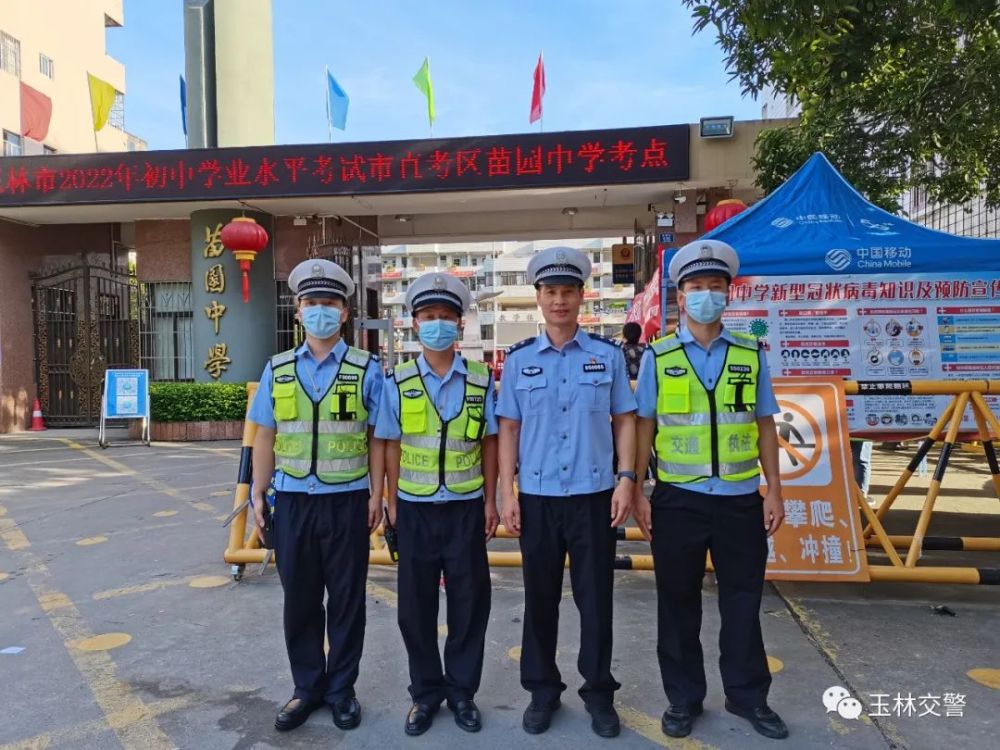 考生们在场内战“高分”,玉林交警在场外战“高温”丨护航中考交警...(图8)