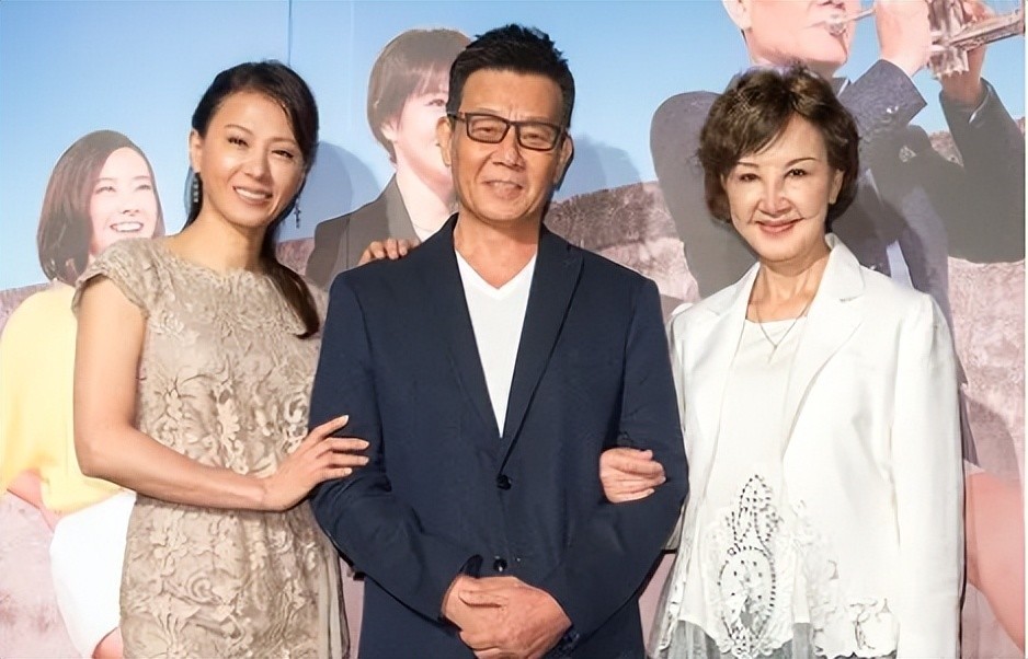 娶了2个老婆楼上楼下来回跑68岁的寇世勋如今后悔了吗