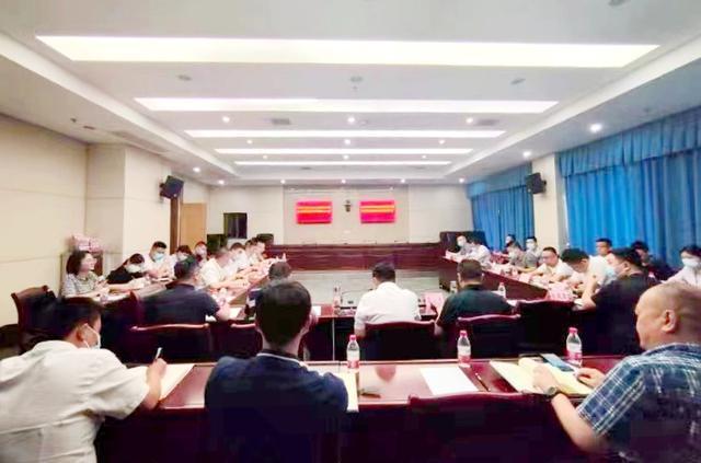 “巴中”经济开发区召开政银企座谈会(图1)