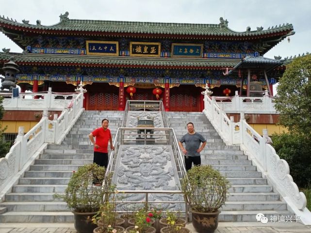 偶遇工匠,修缮蟾寺,谈吐不凡,短须睿目,云乃隐乡,刻画葫芦.