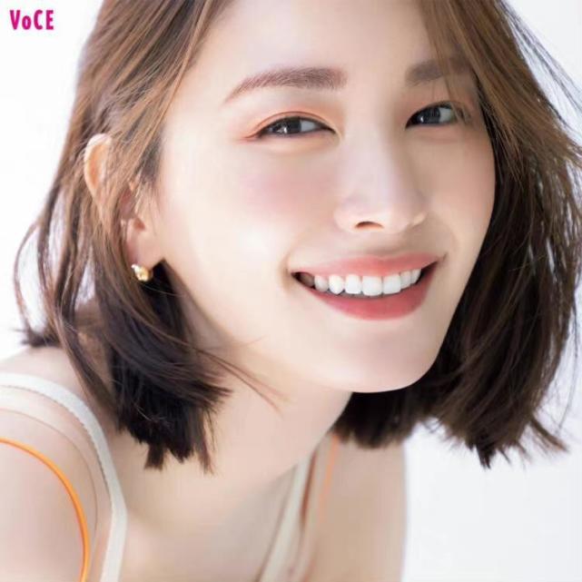 新垣结衣登《voce》杂志封面 告别牙套脸展现迷人笑容|新垣结衣|星野