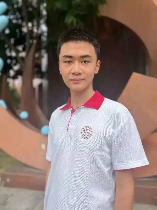 荆州中学 廖梓豪 679分荆州市物理方向优秀考生在高考中也取得佳绩