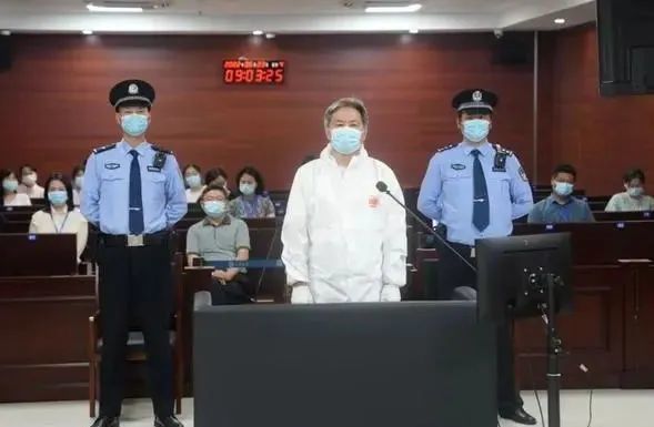 头条安徽一原副市长枞阳人受审