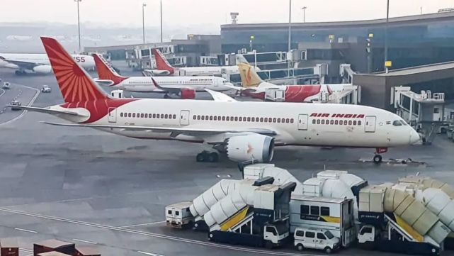 (目前印度民航业一共有700余架客机)印度航空300架客机的意向单并不是
