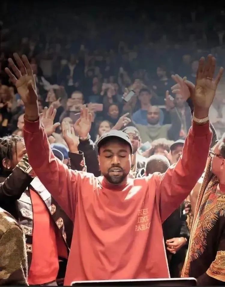 喜欢kanye十年不赚五百万就是对不起自己