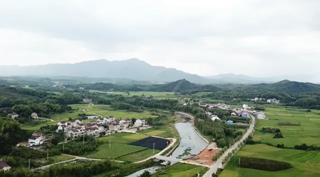 地处广德市城区西南,东连卢村乡,南邻四合乡,西接杨滩乡,北界誓节镇