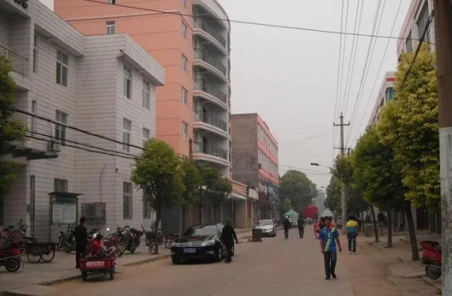 马湾镇,隶属湖北省天门市,地处天门市东部,东邻干驿镇,南连沉湖,西南