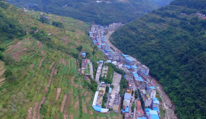 双土镇,隶属于重庆市云阳县,地处云阳县东北部,东接石门乡,太阳乡,南