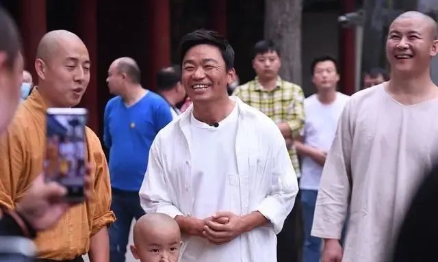 为了梦想,王宝强每天凌晨5点起床跑步,从少林寺跑到