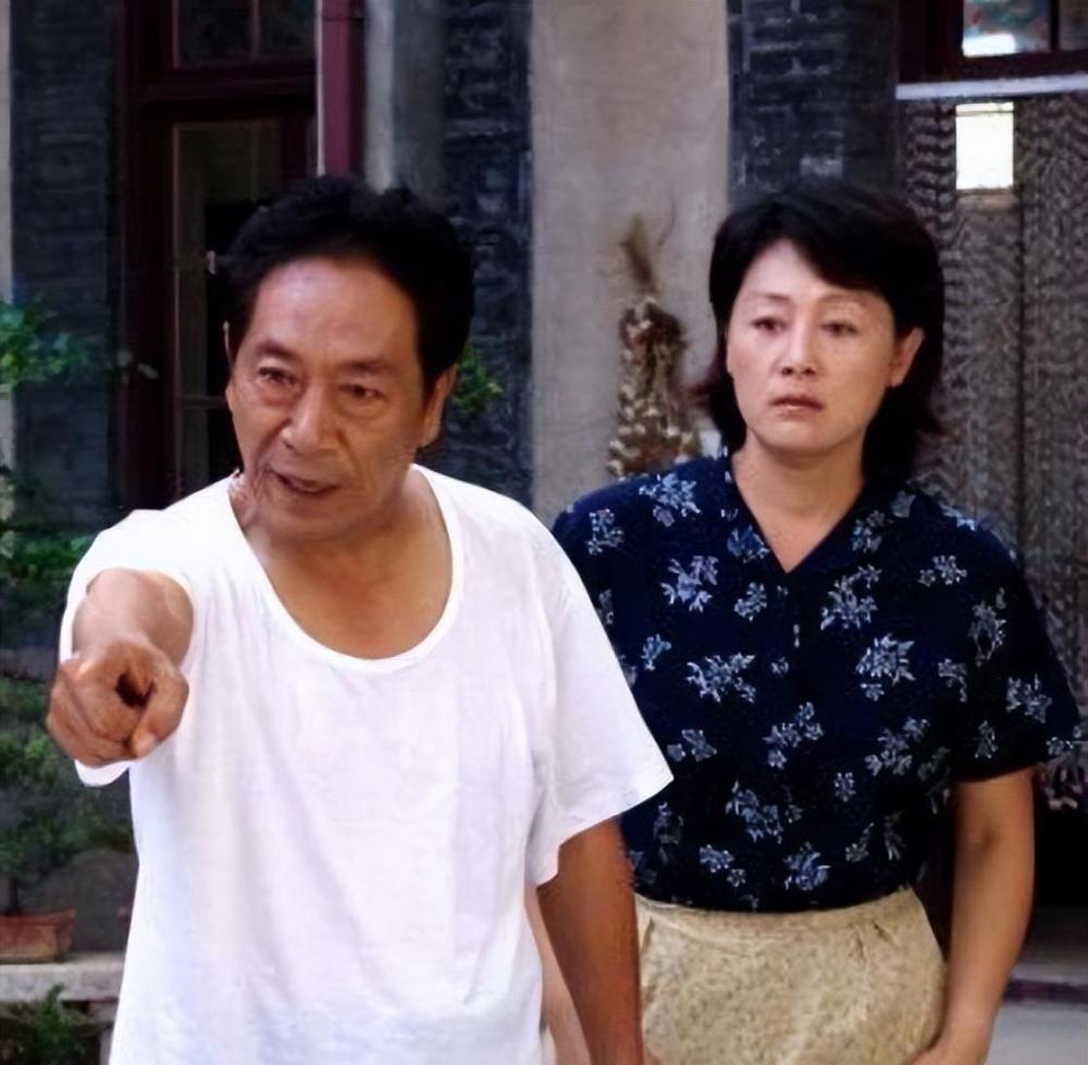 在这部剧里,王奎荣扮演的是一个"经常和老婆吵架"的小心眼男人,王奎荣