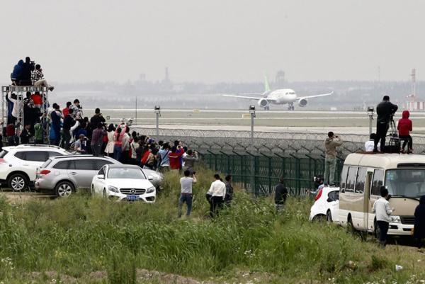 C919首飞全程回放现场图曝光 未来将与空客、波音竞逐蓝天（2）