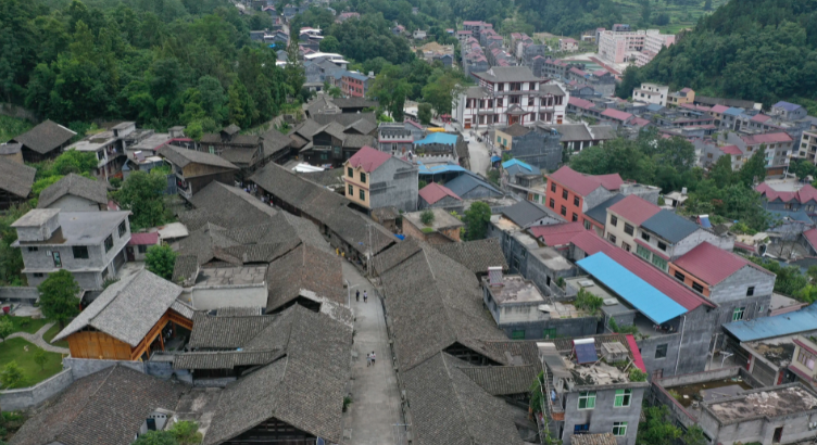 18,万木镇万木镇,隶属于重庆市酉阳土家族苗族自治县,地处酉阳土家族