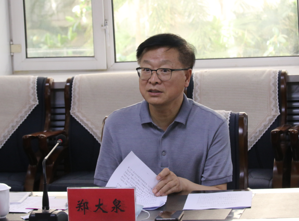 在与企业负责人交流时,郑大泉鼓励企业要坚定发展信