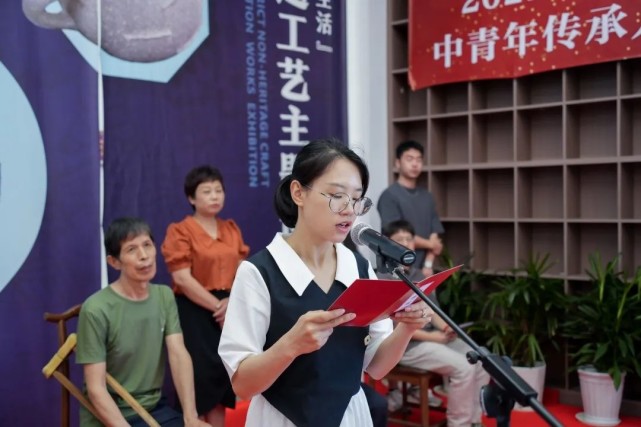 我区举行2022非遗传承人收徒拜师仪式暨非遗工艺主题创作作品展颁奖