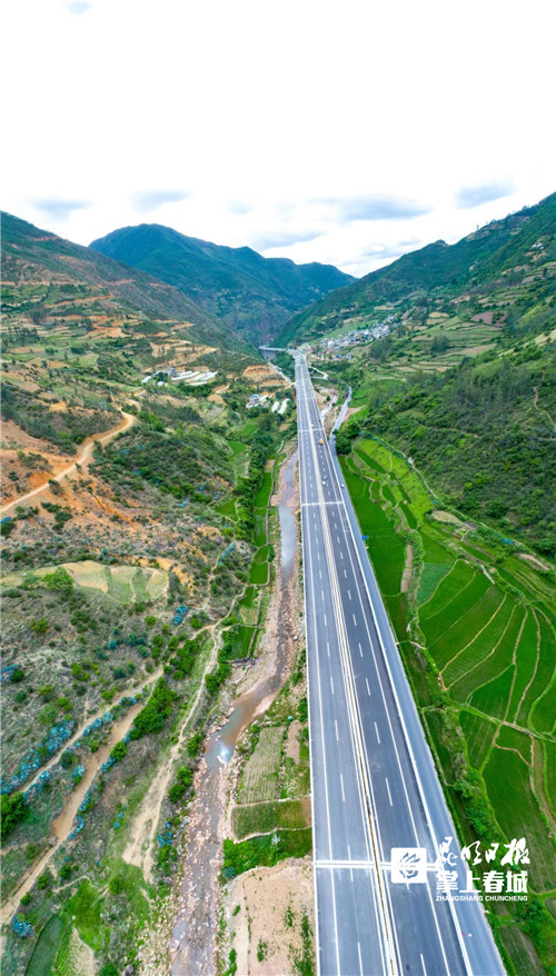 大理至南涧高速公路巍山至南涧段建成通车