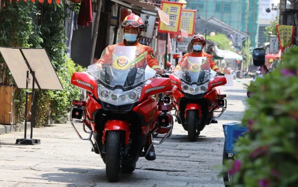 绍兴市消防轻骑兵正式亮相