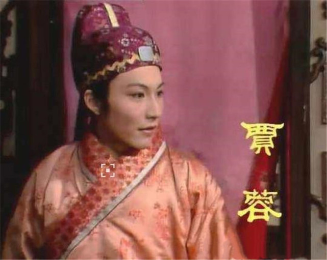 贾蔷在贾府混得风生水起,元春省亲兴建大观园的时候,贾蓉负责采买金银