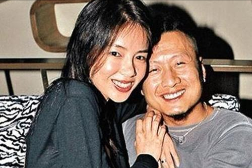 今天就有多么落魄,过去负面新闻不断,孙兴的第一任妻子是一个作家