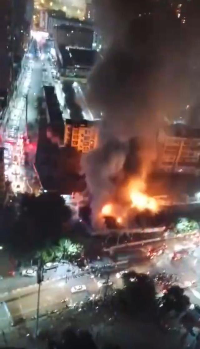 重庆石桥铺渝州交易城发生火灾 因灾直接损失估计高达数千万元