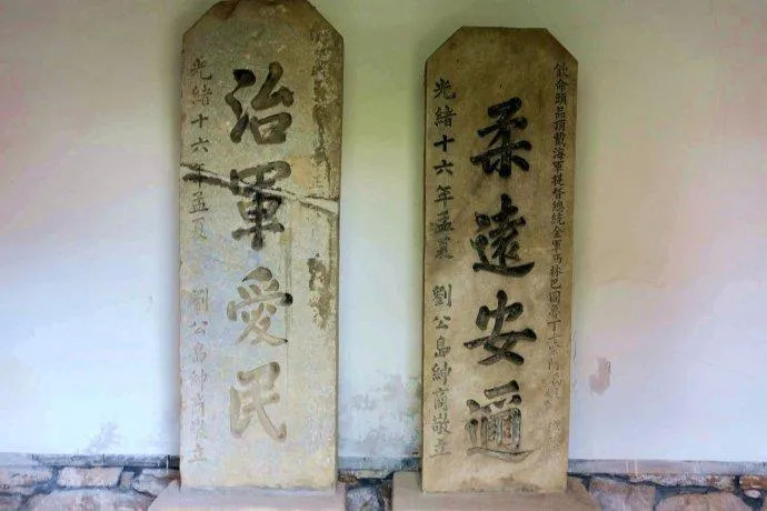 丁汝昌墓被几个农民盗掘开棺后发现遗体保存完好眉毛和胡子清晰可见