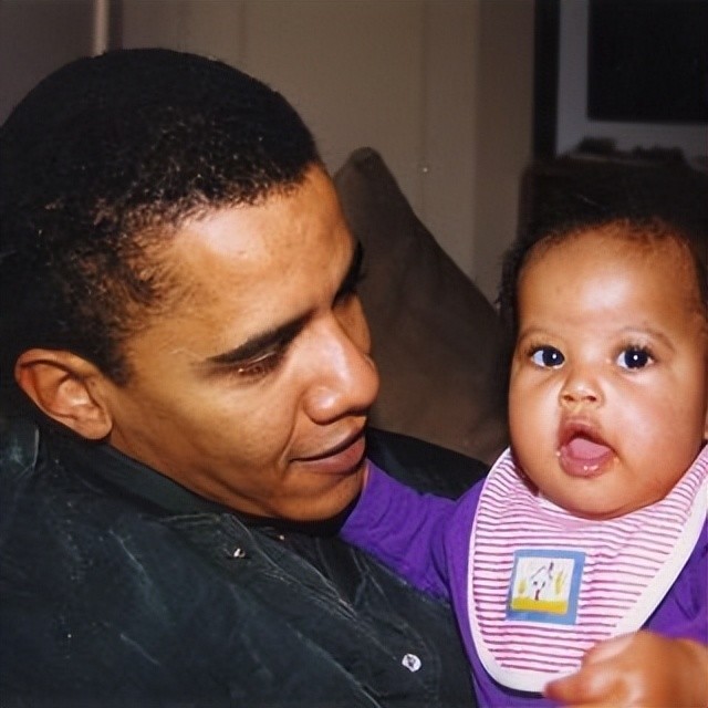 一,奥巴马夫妇发照庆祝女儿生日