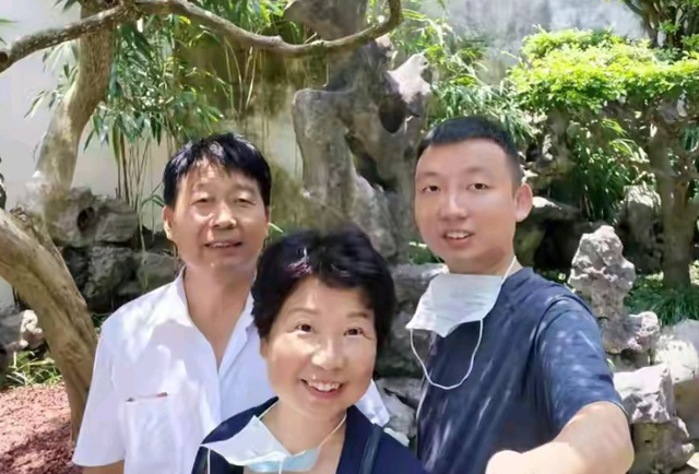 而且根据相关人士的回忆,在提起到这个问题的时候,杜新枝明显有些含糊