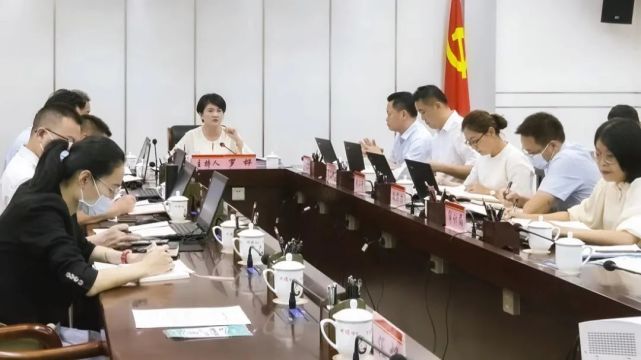 县政府常务副县长符史锦,副县长莫泉平,伍发权,尚治国,周小青,张贤良