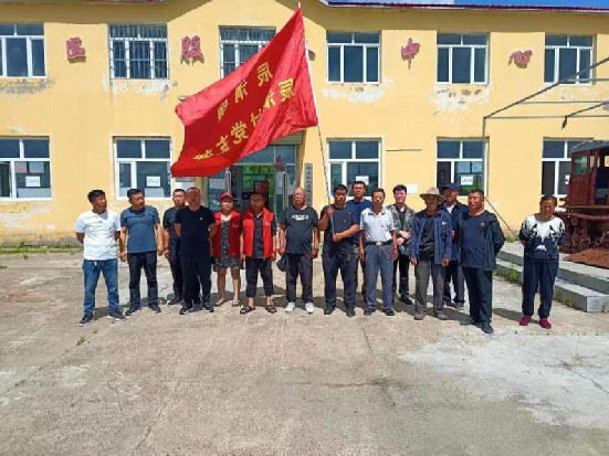 奋斗乡新时代文明实践所开展"庆七一 走好时代长征路徒步行"志愿活动.