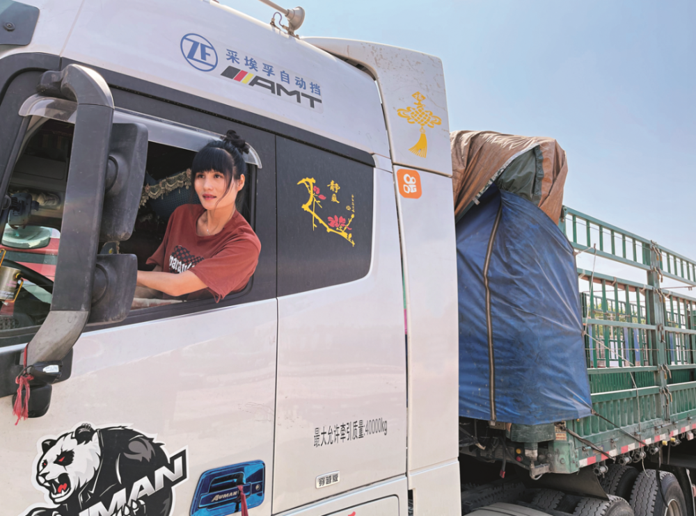 勇闯四方女卡车司机的担当与柔情