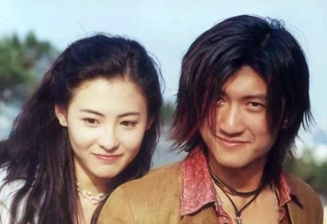 王菲情路波折,无惧两度离婚最终击败张柏芝,与谢霆锋世纪复合恩爱至今