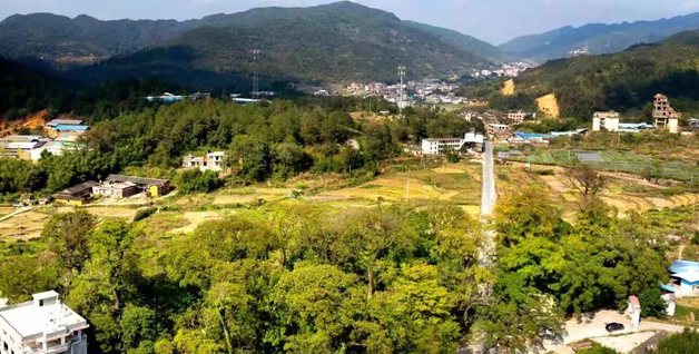 地处漳平市北部,东与灵地,吾祠,溪南三乡镇毗连,南临和平镇,西园乡