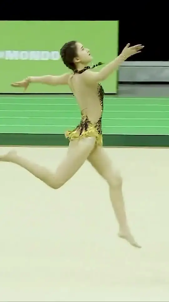 赵露思穿上体操服才是真的美但衣服容易让人看错却很有女人味