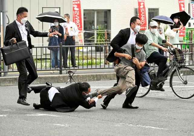 日本枪击案嫌犯称最初目标并非安倍晋三79国际热点新闻