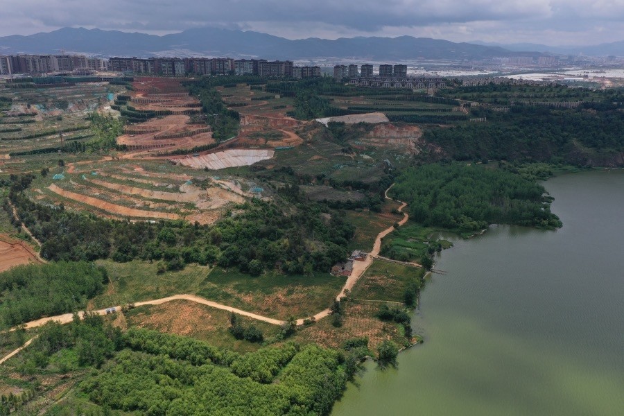 近日,在昆明市晋宁区长腰山过度开发问题整改典型案例媒体座谈会中