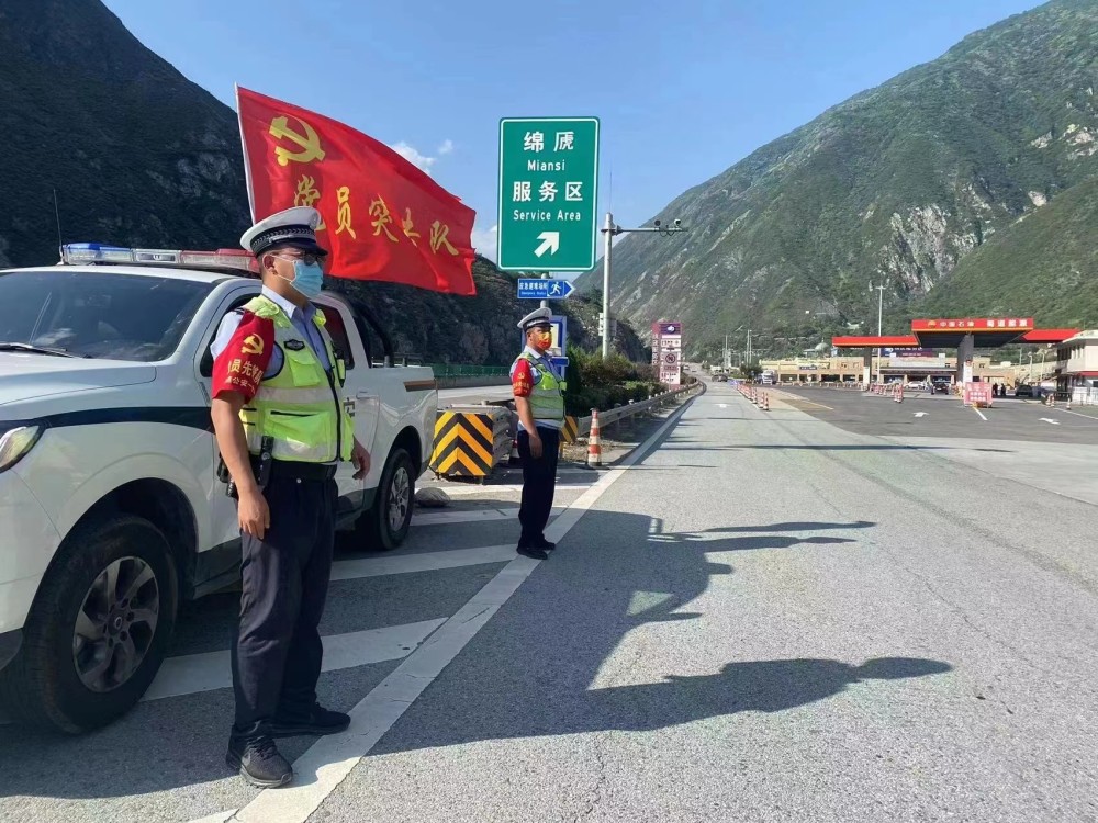 汶马高速抢险施工对阿坝出州方向车辆实行交通管制