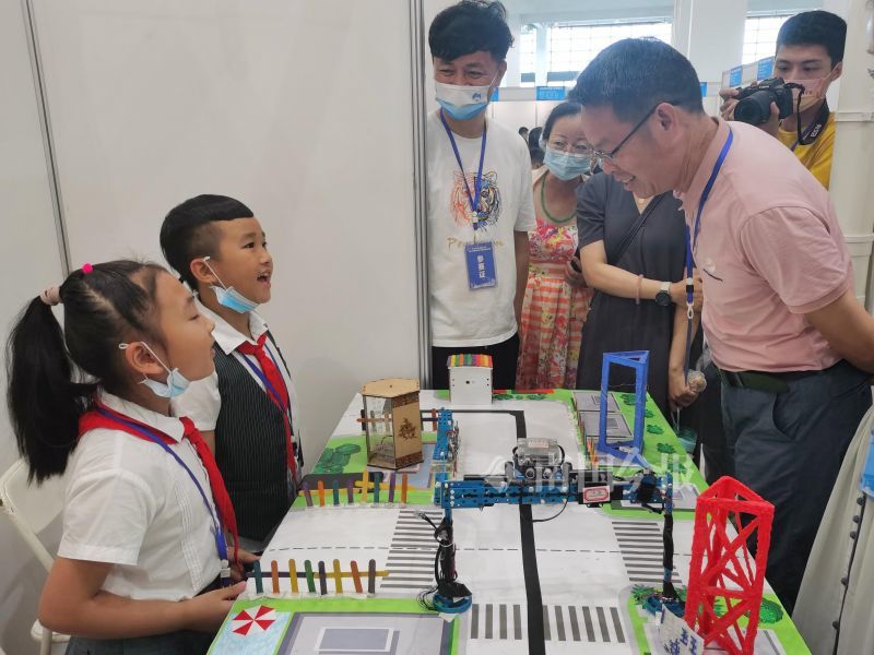 青少年科学素质竞赛开幕，柳州上千青少年同场较量